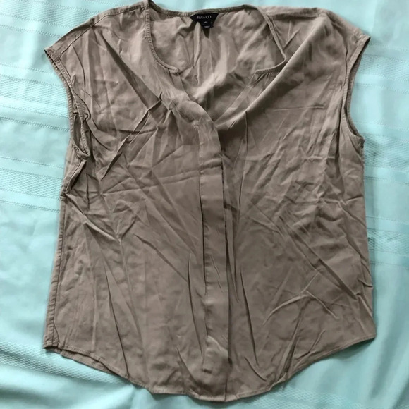 RW&CO. Sleeveless Button Up - Picture 2 of 11